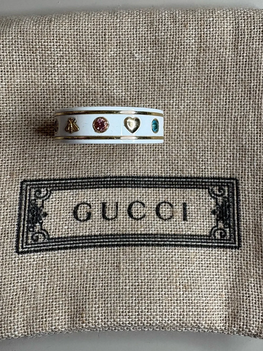 Gucci iconic 18k gold ring with gemstones